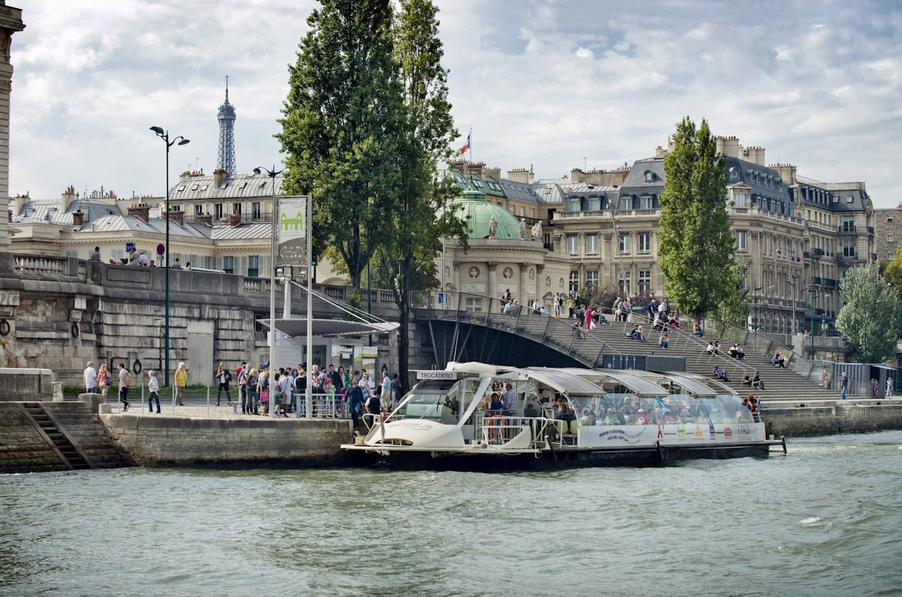 Batobus Paris Hop-on Hop-Off Riverboat - image 7